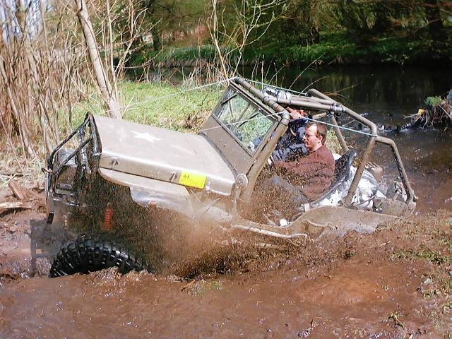 Pragners Jeep in mud